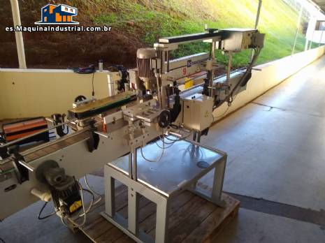 Etiquetadora para botellas planas y cil�ndricas Bauch Campos