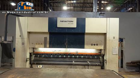 Plegadora hidr�ulica CNC Newton de 175 toneladas para el plegado de chapas de hasta 3.050 mm de espesor.