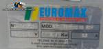 Empacadora Euromax para la formaci�n de pacas de productos.