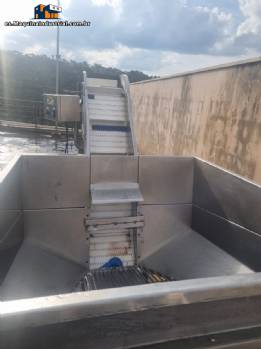L�nea de producci�n de paja de patata extrafina y ondulada, con capacidad de producci�n por lotes de hasta 1000 kg por hora.