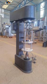 M�quina roscadora para tapones de aluminio, tapones pilfer y tapones de pl�stico