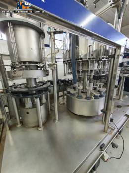 M�quina embotelladora autom�tica Zegla de tres bloques con taponadora y enjuagadora para botellas de vino con corcho.