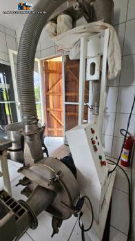 Molino centr�fugo de acero inoxidable Scott Tech, 50 kg por hora.