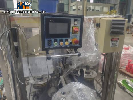 Etiquetadora automática de acero inoxidable con dos cabezales para etiquetas autoadhesivas Narita Etiquetadora automática de acero inoxidable con dos cabezales para etiquetas autoadhesivas Narita