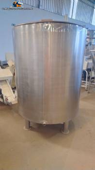 Olla para cocinar al vapor con camisa de acero inoxidable, 300 litros. Olla para cocinar al vapor con camisa de acero inoxidable, 300 litros.